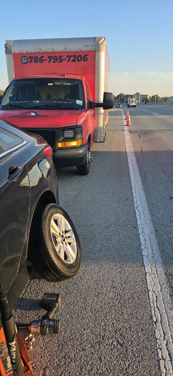 Highway shoulder tire service in Louisville